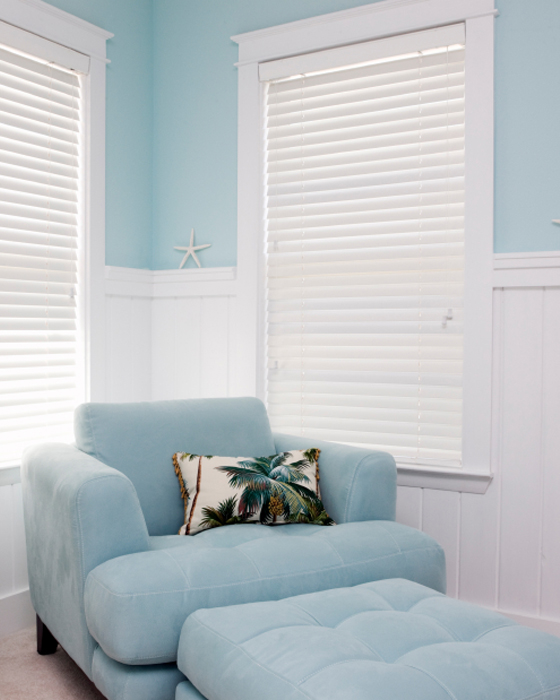 FAUX WOOD BLINDS WITH 2 1/2QUOT; SLATS